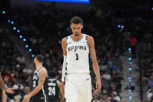 文班:太阳的防守完全预判了我们的动作 接下来的对手会研究这场