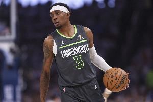 攻防一体!麦克丹尼尔斯14中9拿到22分7板3断2帽 正负值+35